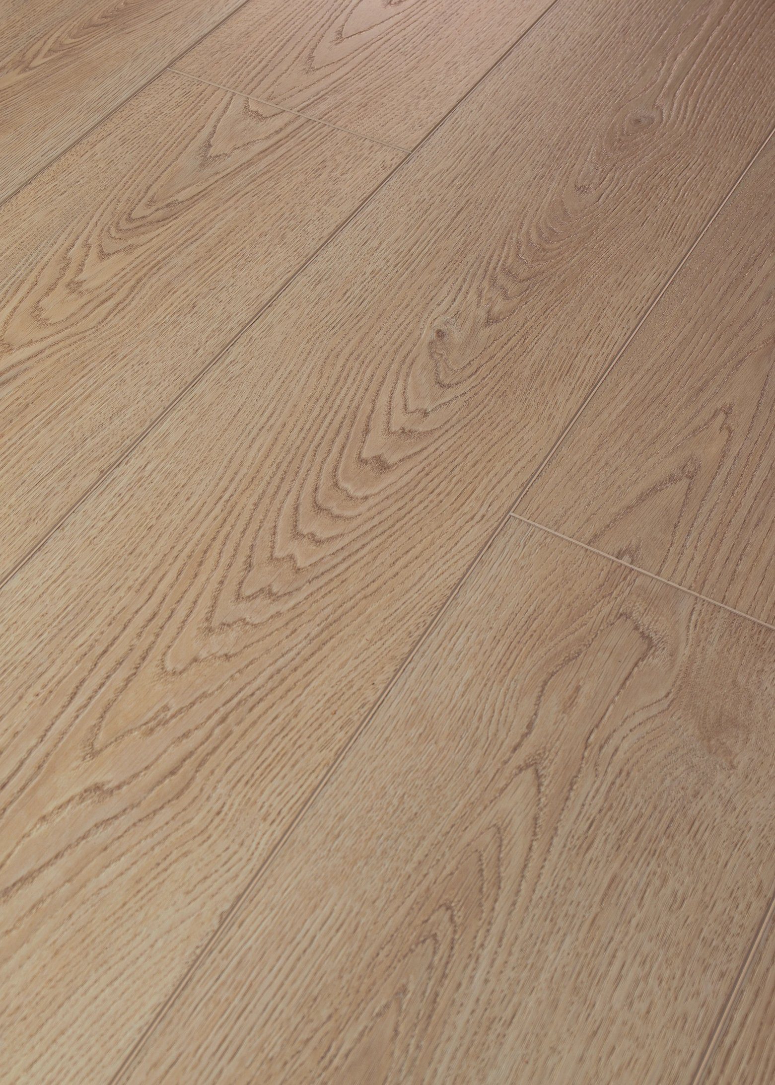 COREtec CR500 COREtec Premium Natural Linen Oak Coretec 3 In-stock Specials - CR500 COREtec Premium Natural Linen Oak | Giant Commercial Flooring